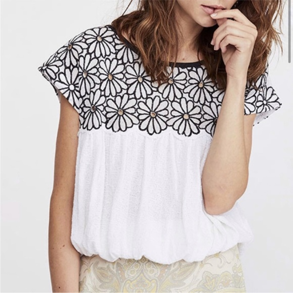 Free People Georgia White Black Daisy Flower Floral Cap Sleeve Bubble top shirt